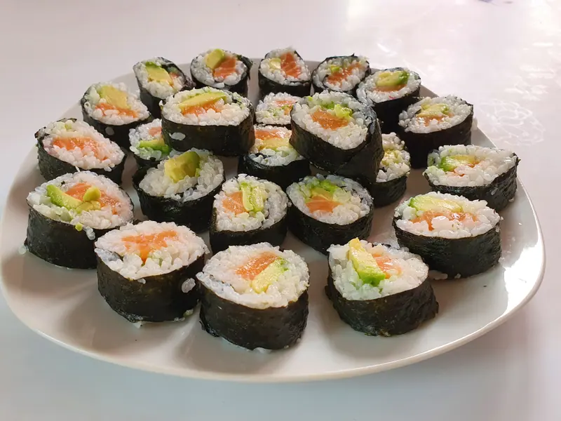 Makis de salmón y aguacate